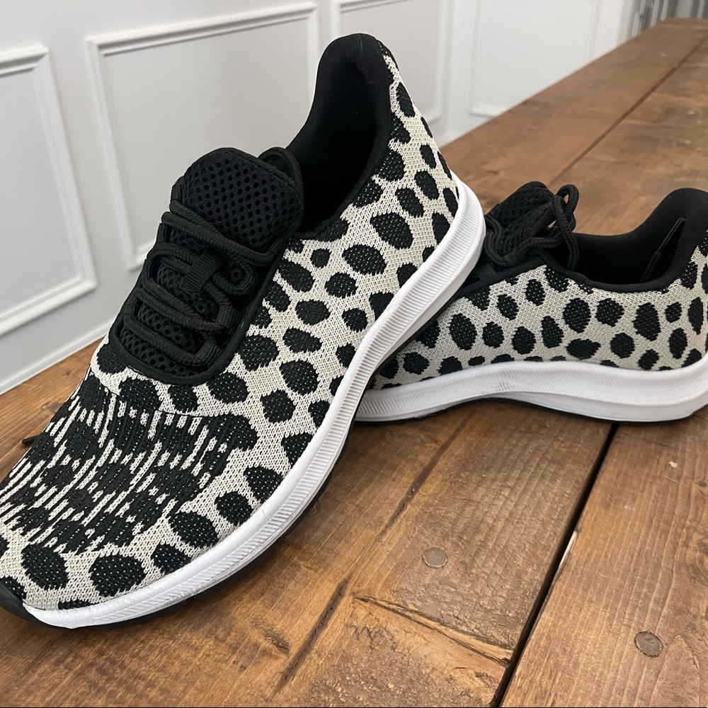 Athletic works black and white exotic leopard print women’s tennis shoe size 7